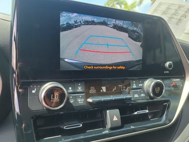 Used 2023 Toyota Highlander XLE FWD image 33