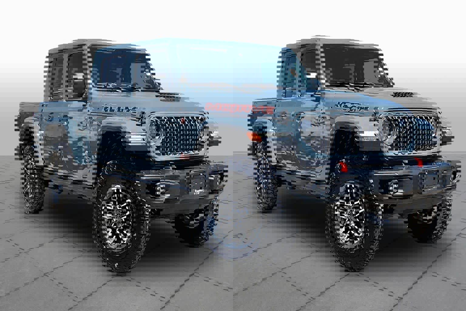 Used 2025 Jeep Gladiator Mojave AWD/4WD image 3