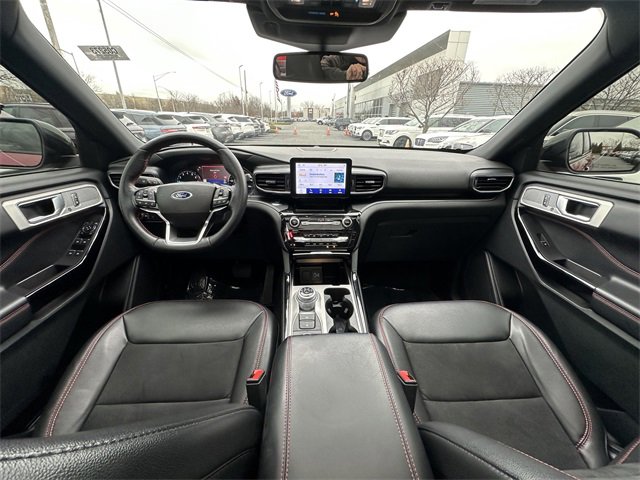 Certified 2022 Ford Explorer ST-Line image 3