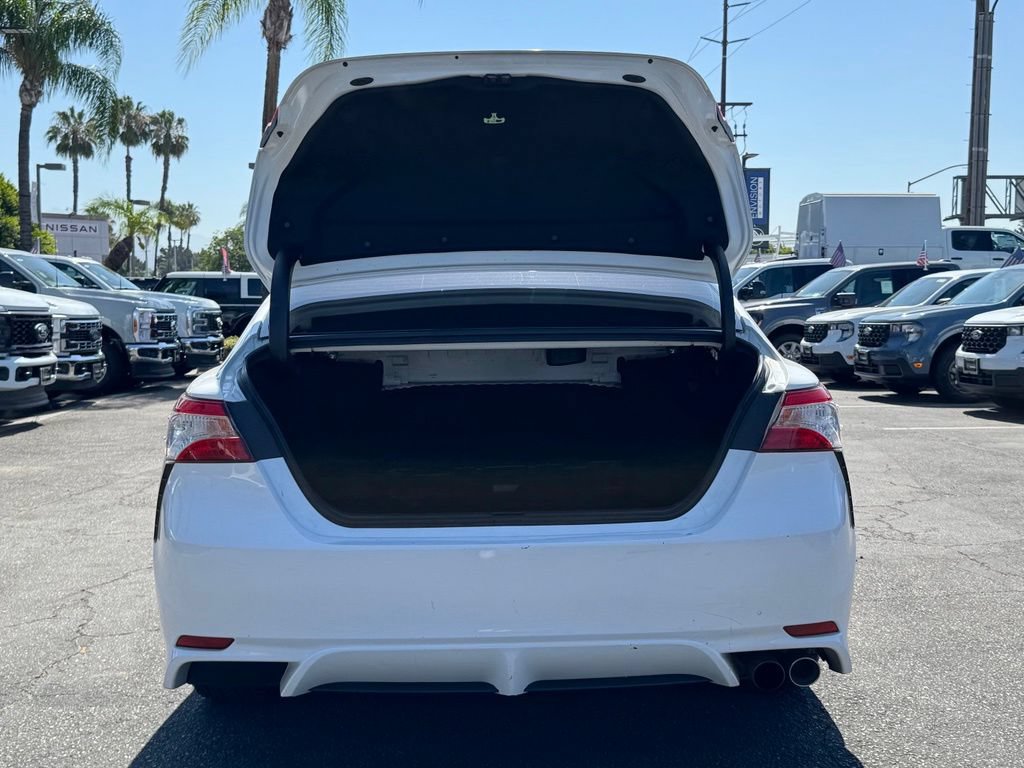 Used 2020 Toyota Camry SE FWD image 19
