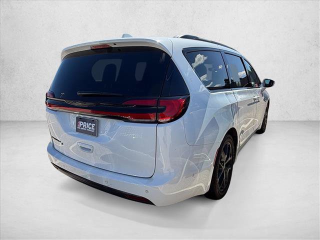 Used 2021 Chrysler Pacifica Touring-L w/ Uconnect Theater Family Group FWD image 4