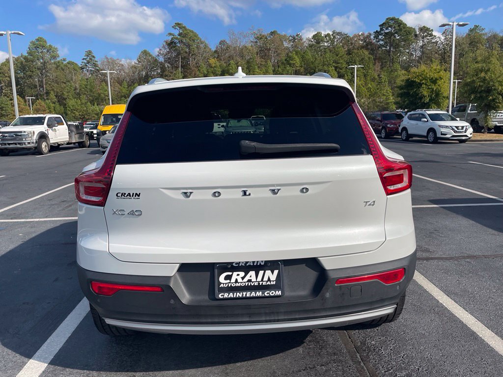 Used 2021 Volvo XC40 T4 Momentum FWD image 6