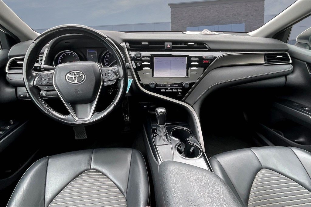 Used 2020 Toyota Camry SE FWD image 7