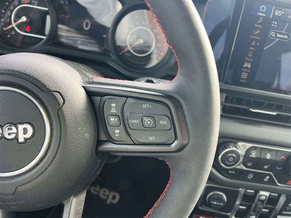 Used 2024 Jeep Wrangler Unlimited Rubicon w/ Technology Group image 25