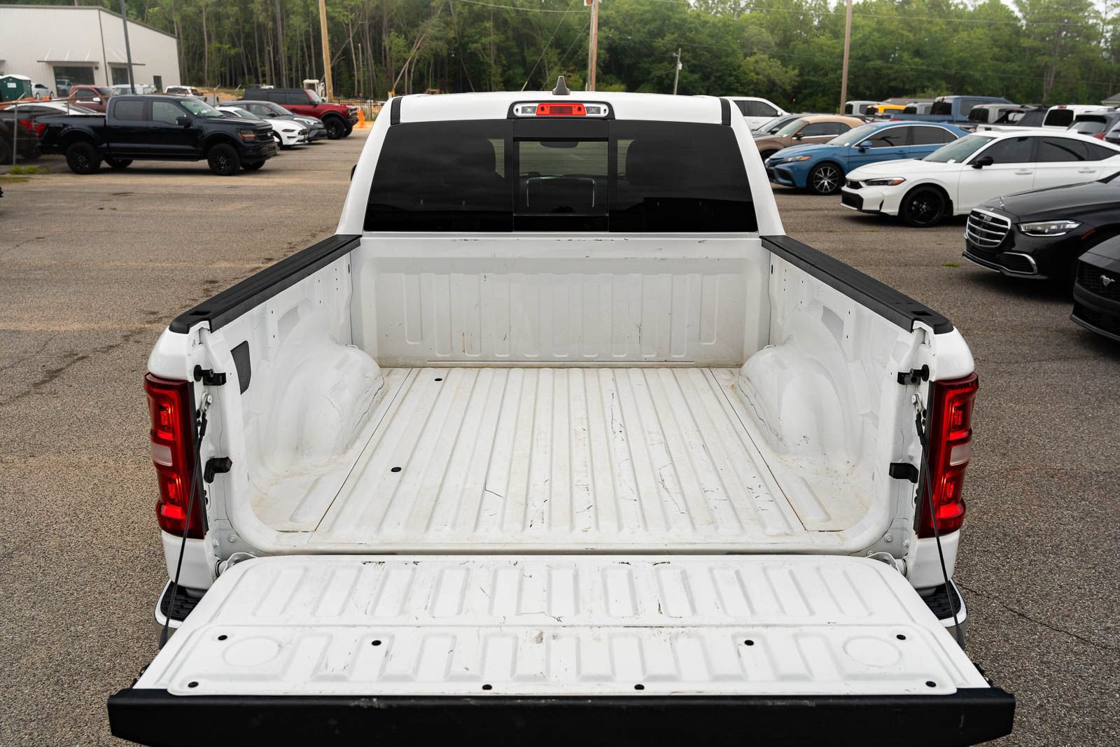 Used 2025 RAM 1500 Laramie AWD/4WD image 16
