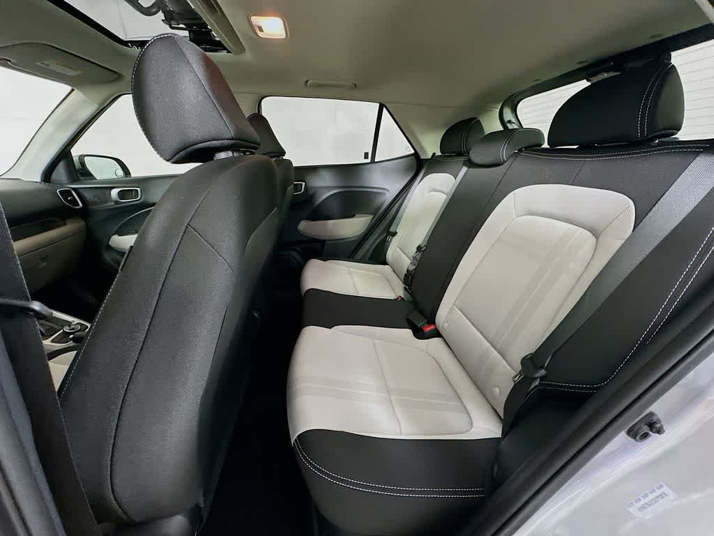 Used 2025 Hyundai Venue SEL FWD image 13