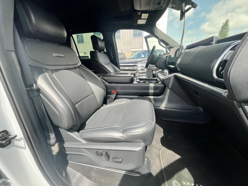 Certified 2025 Ford Expedition Max Platinum w/ Stealth Appearance Package AWD/4WD image 17