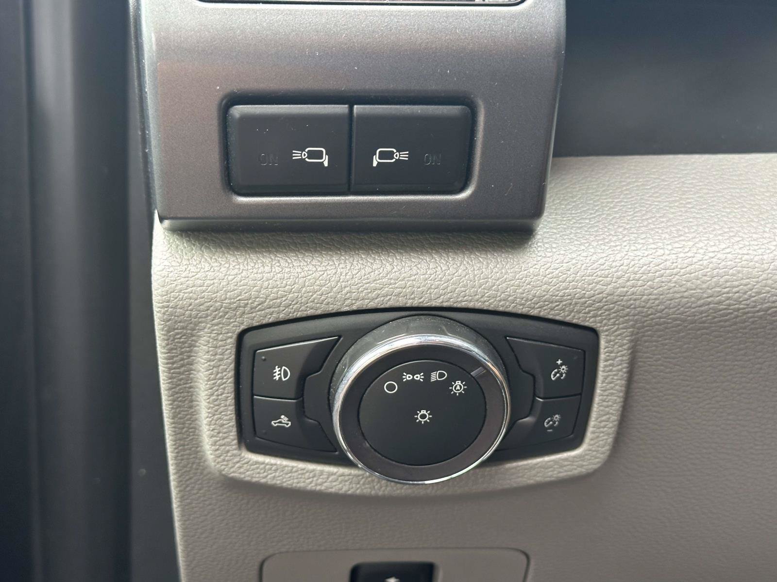 Certified 2019 Ford F250 XLT w/ XLT Premium Package AWD/4WD image 35