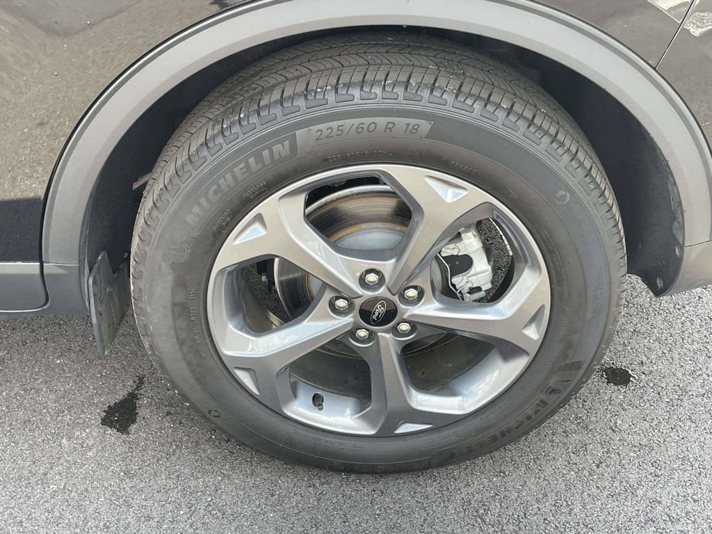 Certified 2025 Ford Escape ST-Line AWD/4WD image 9