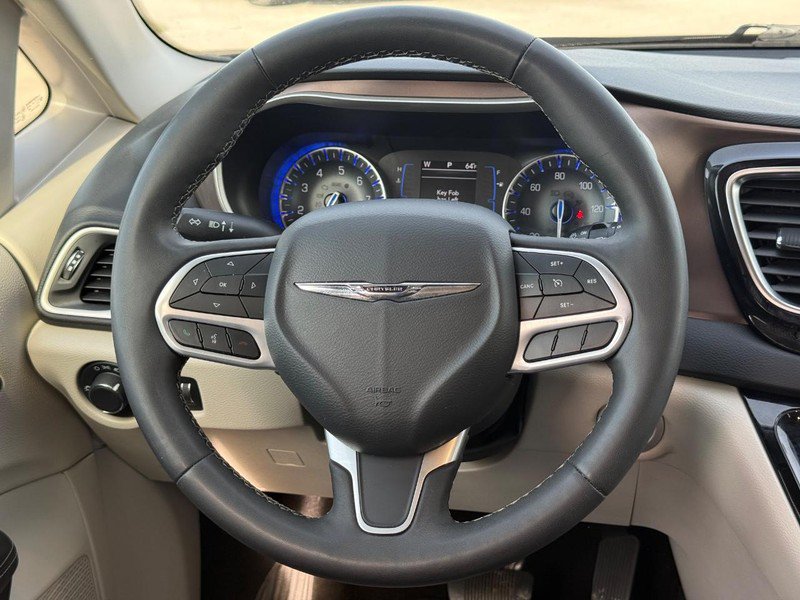 Used 2023 Chrysler Voyager LX FWD image 13