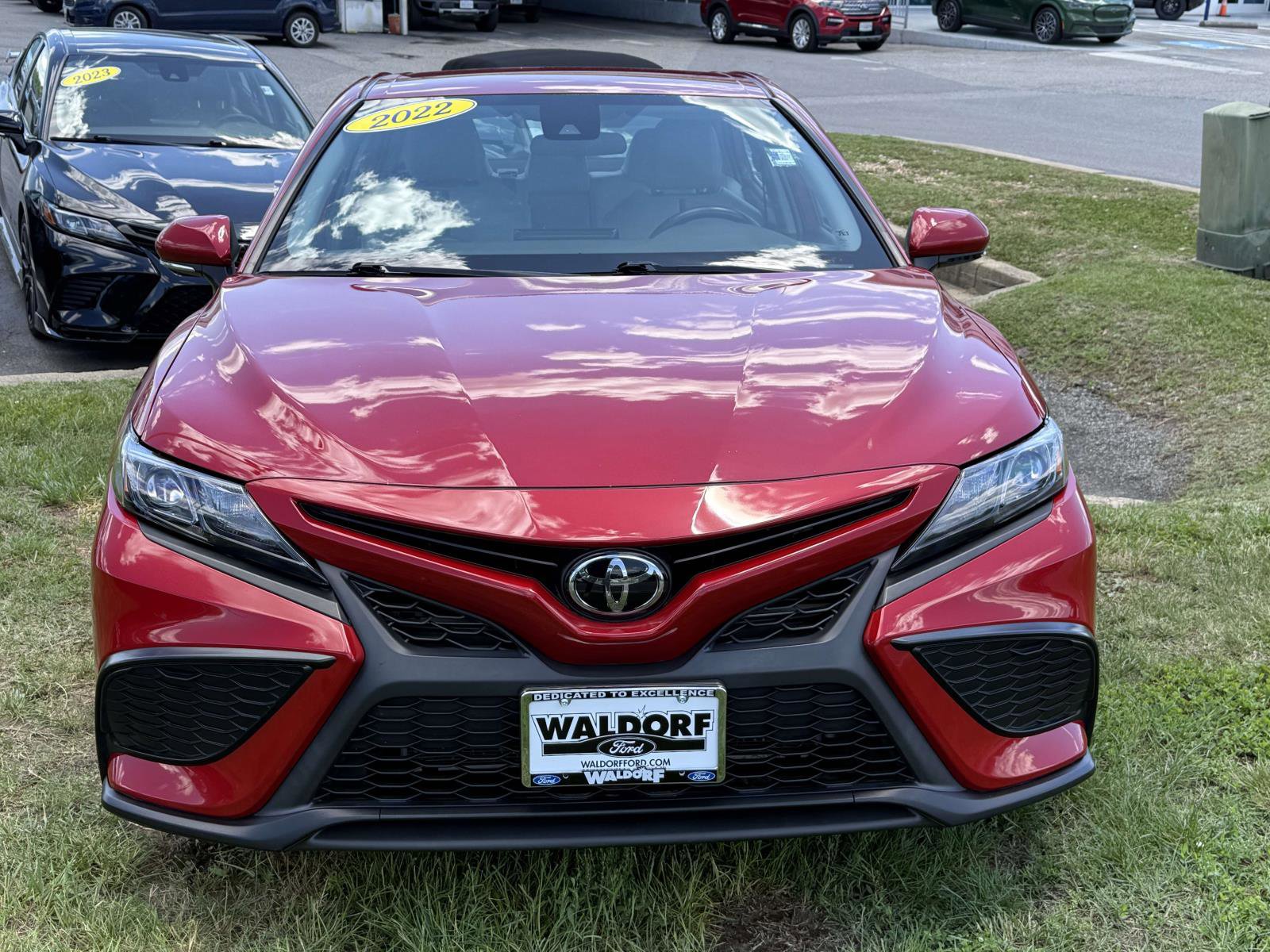 Used 2022 Toyota Camry SE FWD image 6