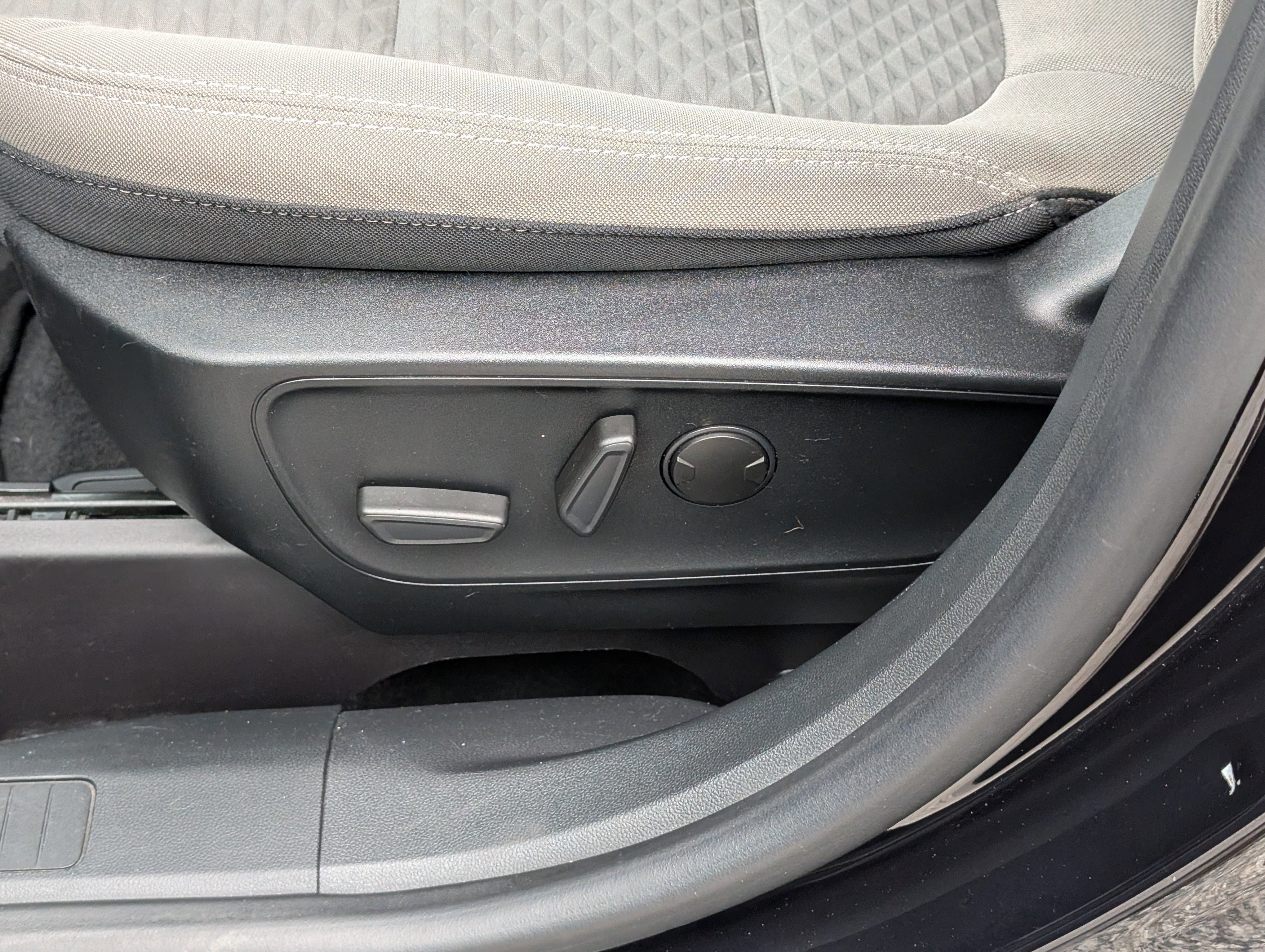 Certified 2020 Ford Escape SE image 20