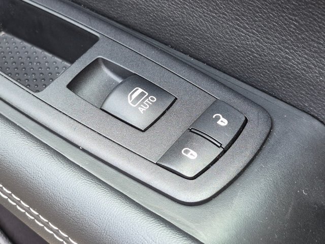 Used 2025 Chrysler Pacifica Limited FWD image 37