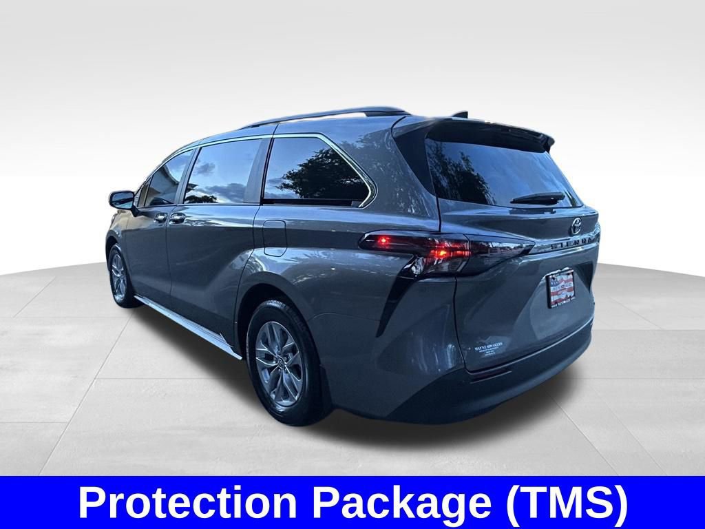 Used 2024 Toyota Sienna XLE image 5