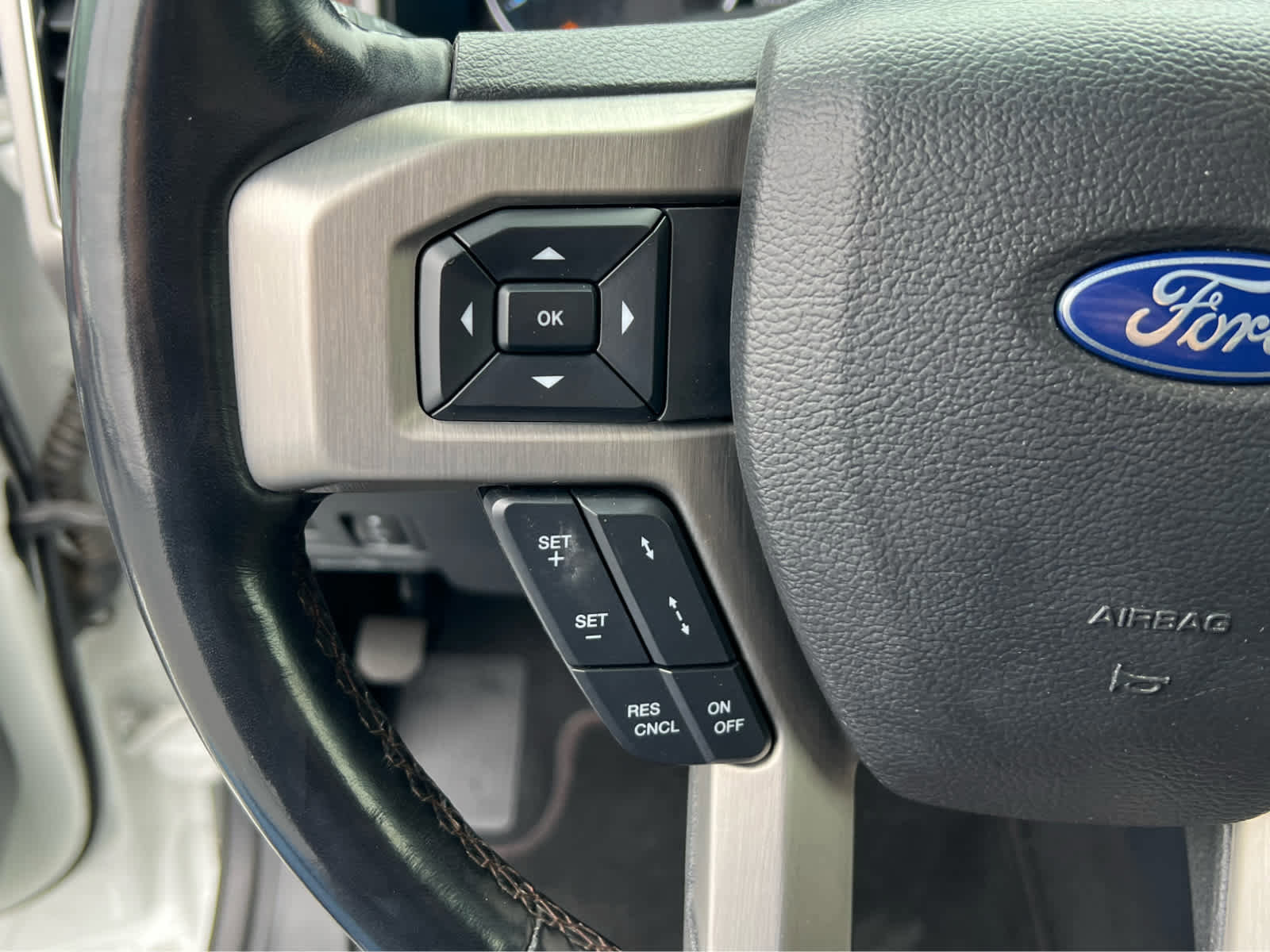 Certified 2022 Ford F450 Platinum w/ FX4 Off-Road Package image 34