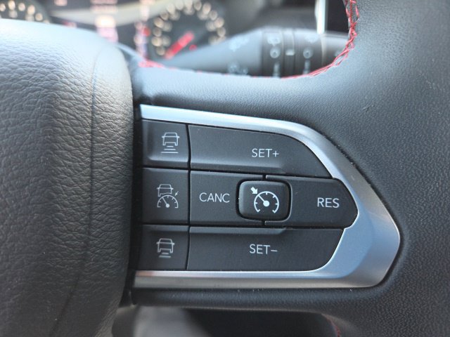 Used 2025 Jeep Compass Trailhawk AWD/4WD image 36