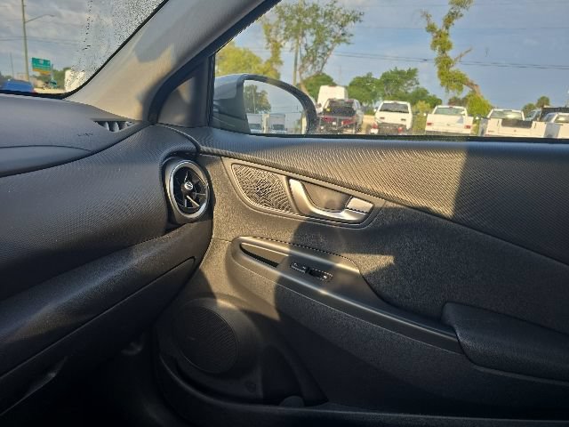 Used 2022 Hyundai Kona Limited w/ Cargo Package FWD image 16