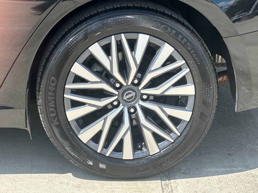 Used 2025 Nissan Altima 2.5 SV FWD image 25
