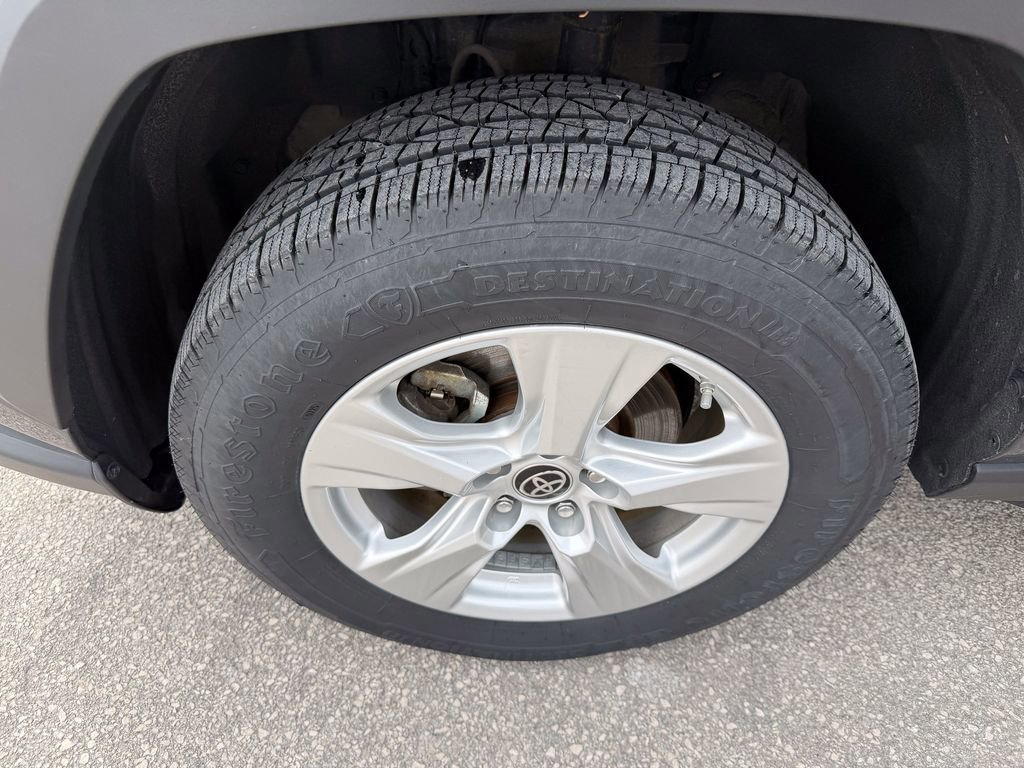Used 2021 Toyota RAV4 LE image 29