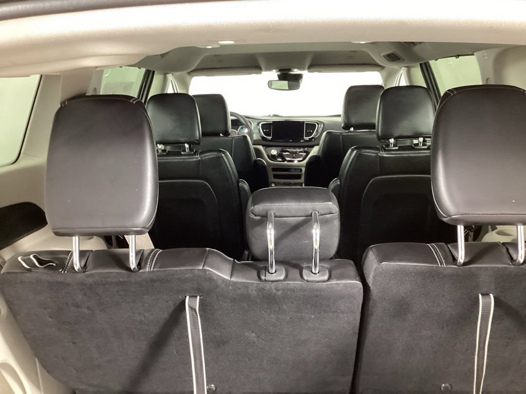 Used 2024 Chrysler Pacifica Touring-L FWD image 15