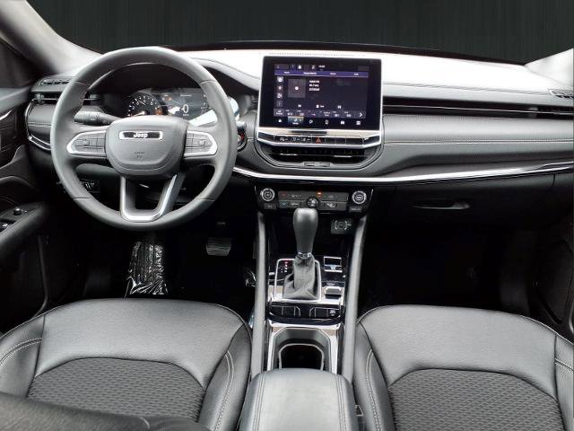 Used 2024 Jeep Compass Latitude w/ Convenience Group AWD/4WD image 18