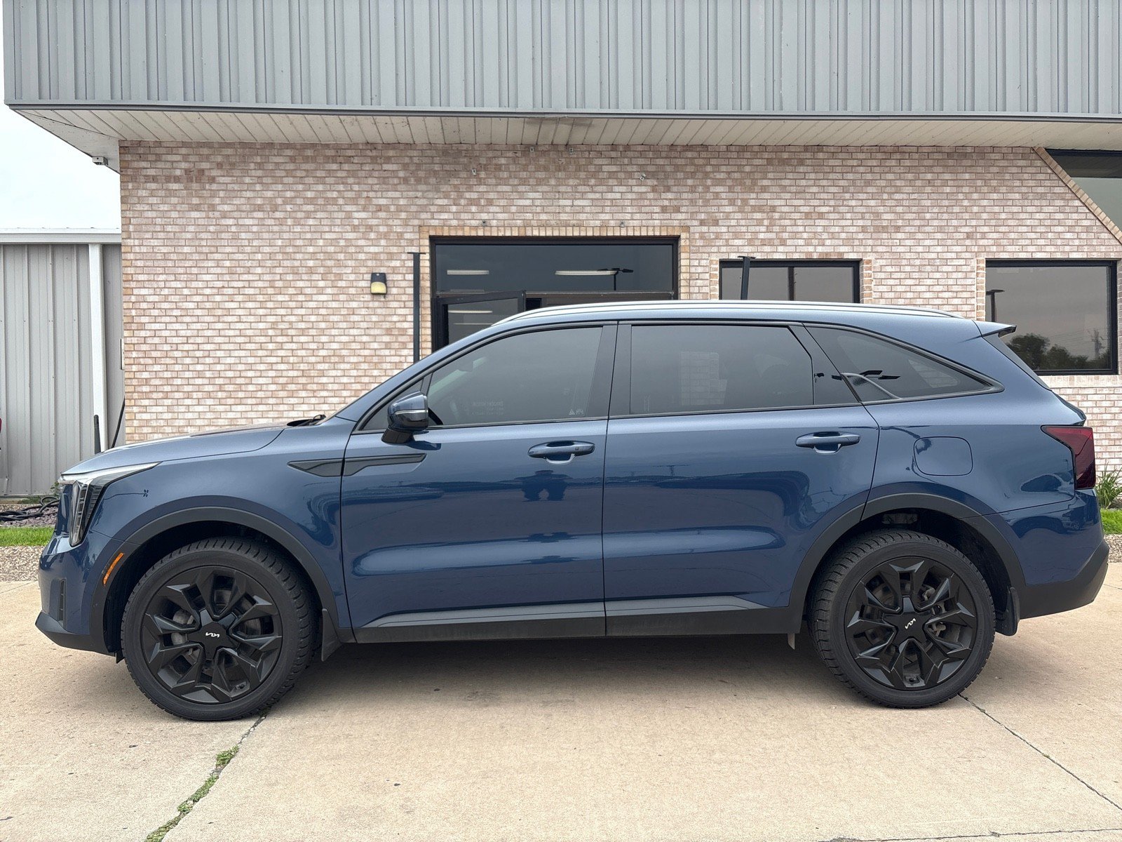 Used 2024 Kia Sorento EX AWD/4WD image 2