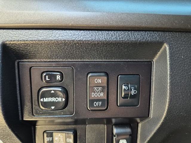 Used 2017 Toyota Tundra SR5 w/ SR5 Upgrade Package AWD/4WD image 19