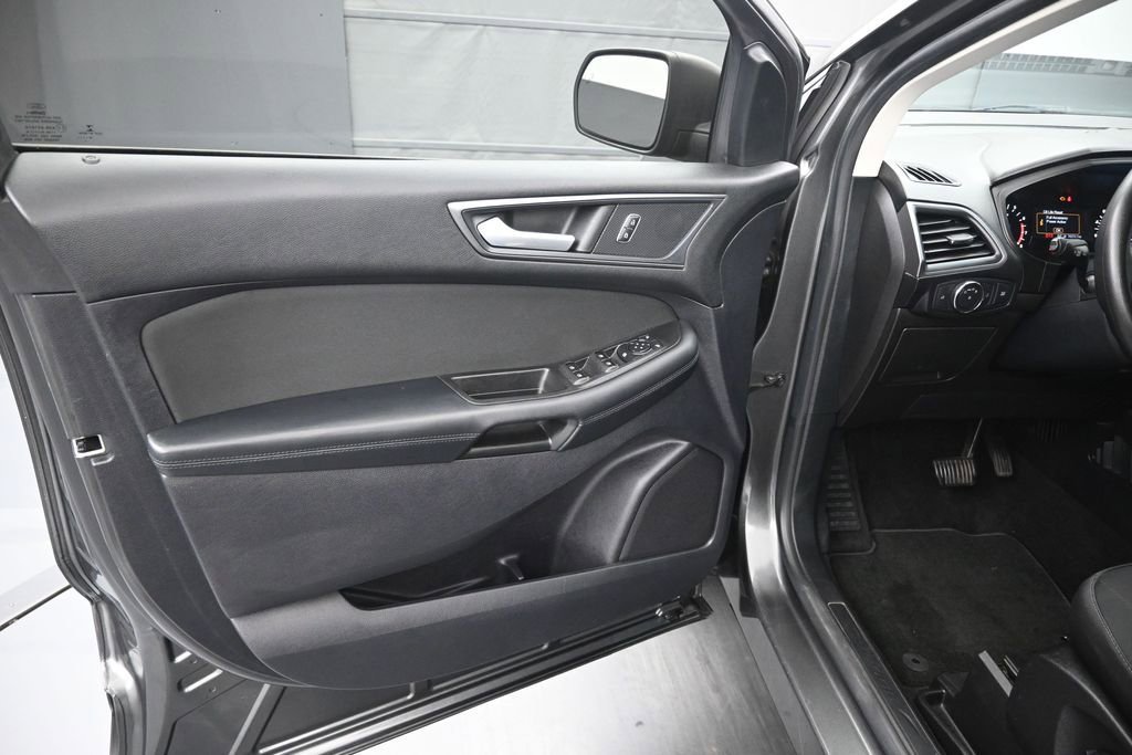 Certified 2019 Ford Edge SE FWD image 14
