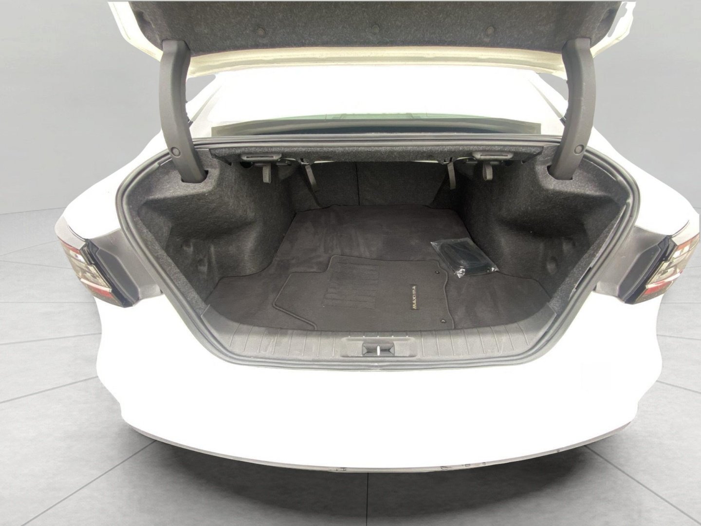 Used 2019 Nissan Maxima 3.5 SV w/ Floor Mat Group FWD image 13