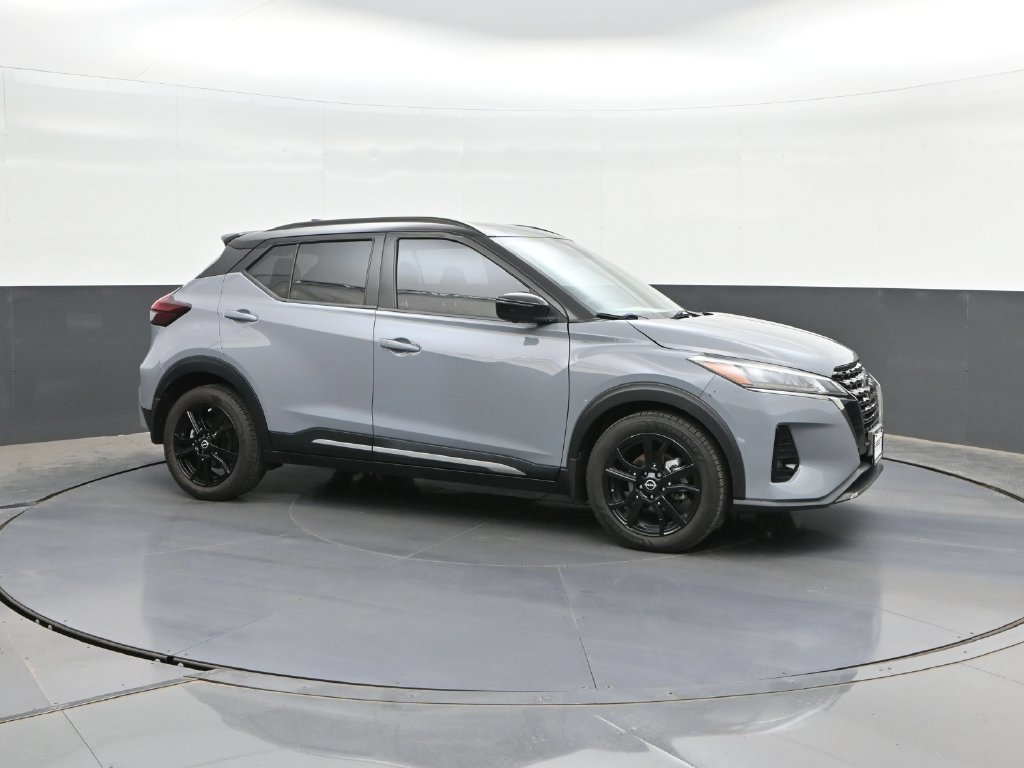 Used 2022 Nissan Kicks SR w/ Interior Electronics Package FWD image 16
