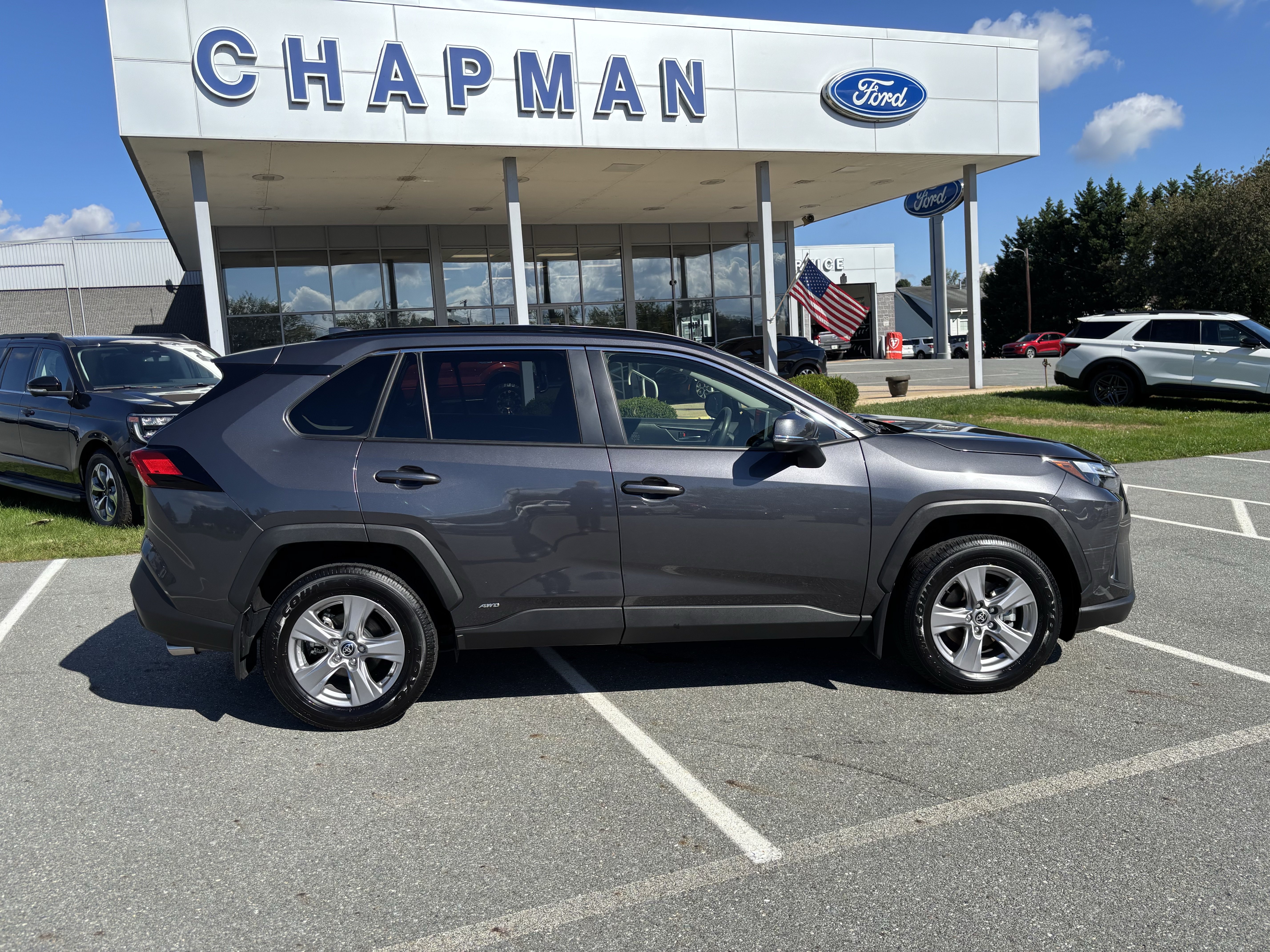 Used 2025 Toyota RAV4 XLE AWD/4WD image 8