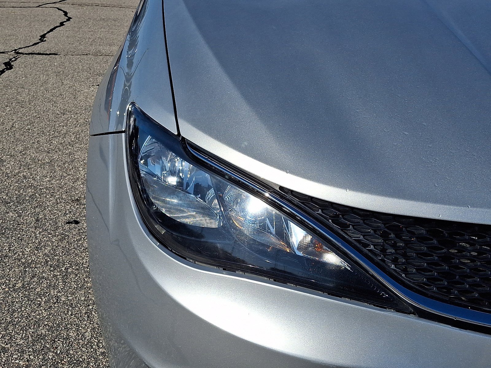 Used 2022 Chrysler Voyager LX image 8