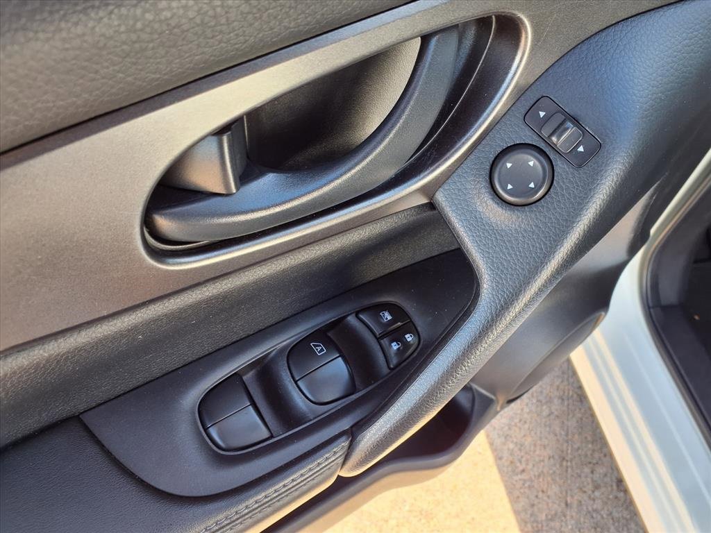 Used 2021 Nissan Rogue Sport S image 22