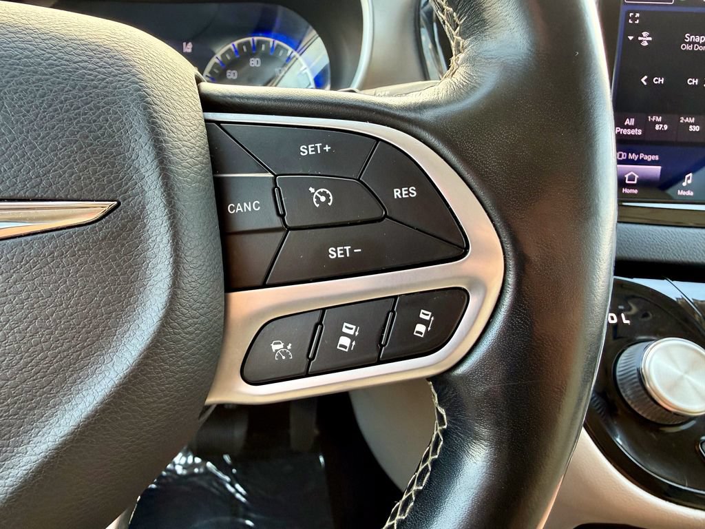 Used 2021 Chrysler Pacifica Touring-L FWD image 26