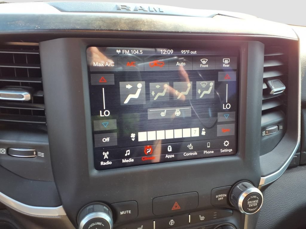 Used 2019 RAM 1500 Big Horn AWD/4WD image 9