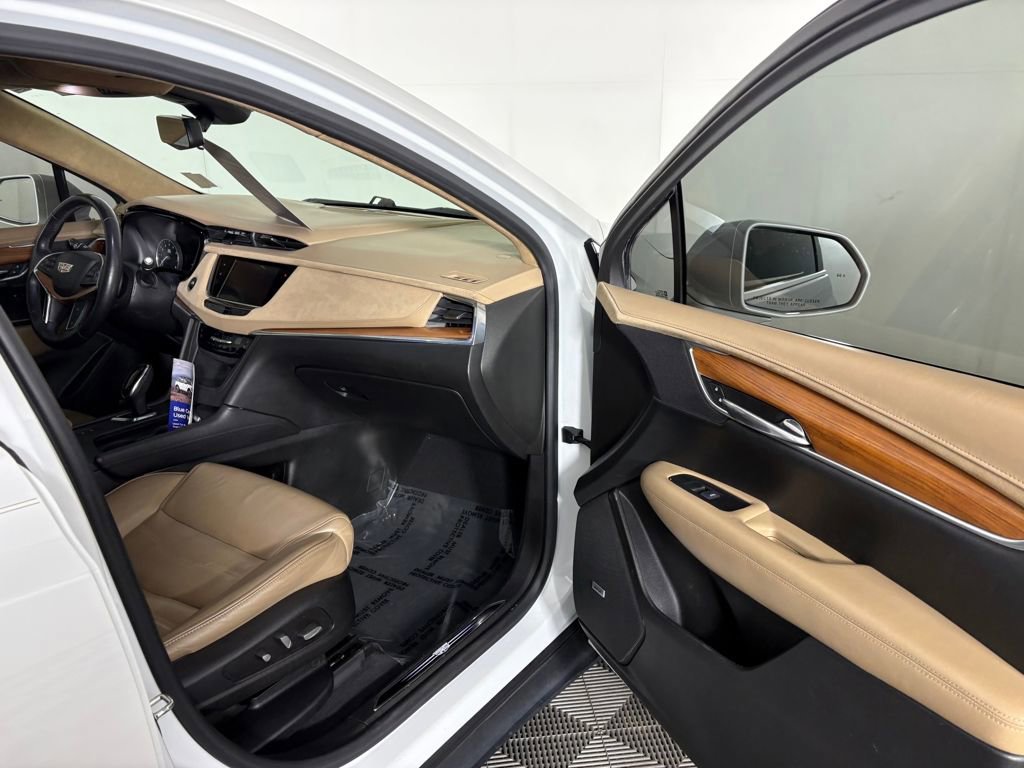 Used 2017 Cadillac XT5 Platinum w/ Driver Assist Package image 36