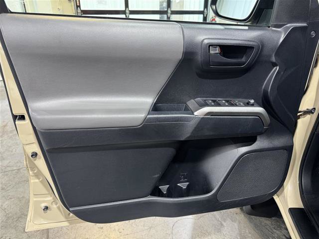 Used 2018 Toyota Tacoma SR5 RWD image 18