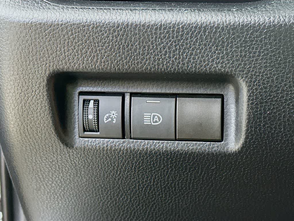 Used 2019 Toyota RAV4 LE FWD image 27