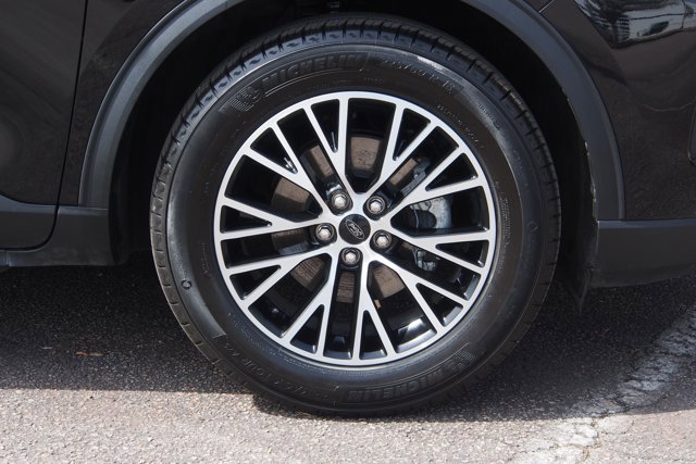 Certified 2025 Ford Escape SE w/ PHEV Premium Package image 9