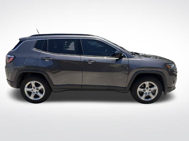 Used 2023 Jeep Compass Latitude w/ Convenience Group AWD/4WD image 4