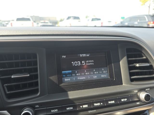Used 2020 Hyundai Elantra SE FWD image 11