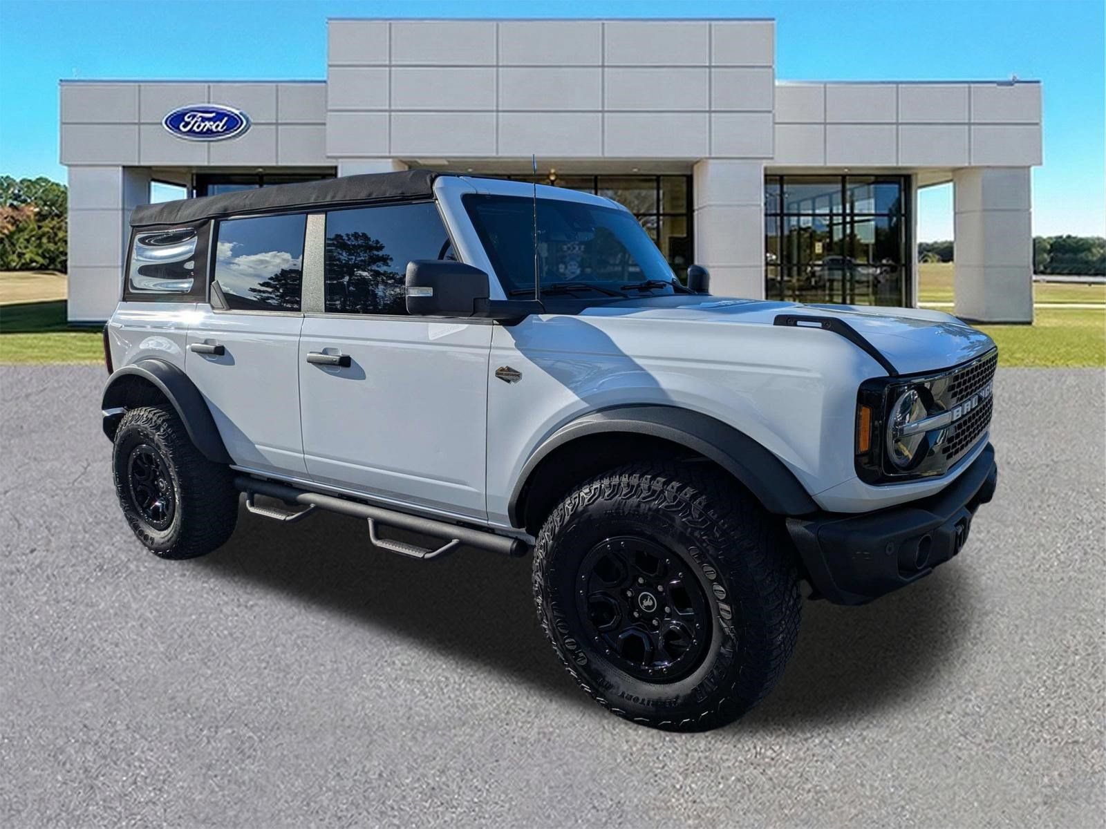 Certified 2023 Ford Bronco Wildtrak AWD/4WD image 2