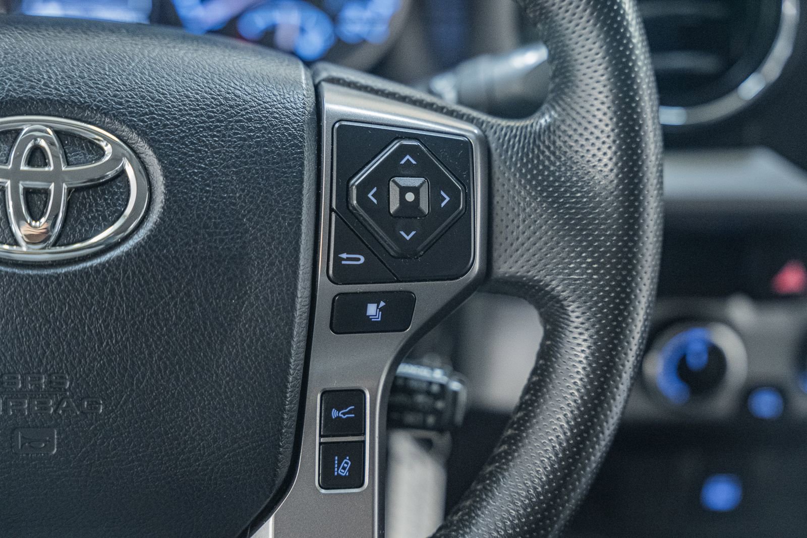 Used 2018 Toyota Tacoma SR5 AWD/4WD image 39