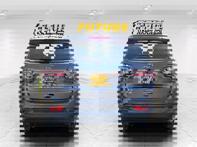 Used 2023 Jeep Compass Sport image 4