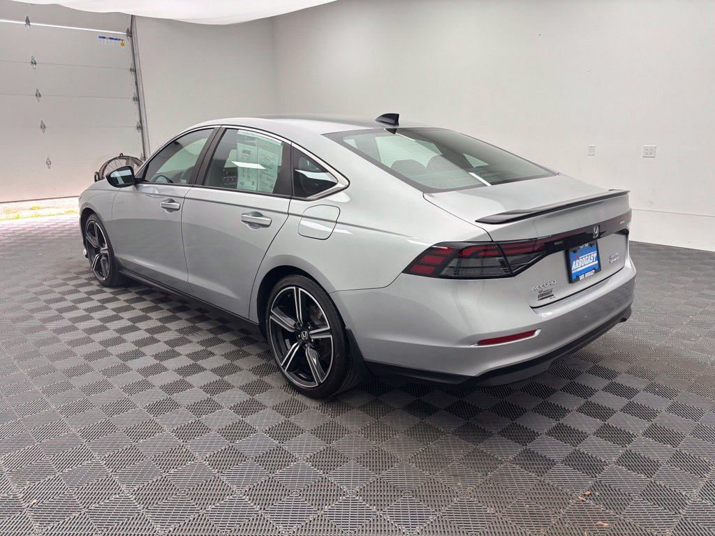 Used 2024 Honda Accord Sport image 11