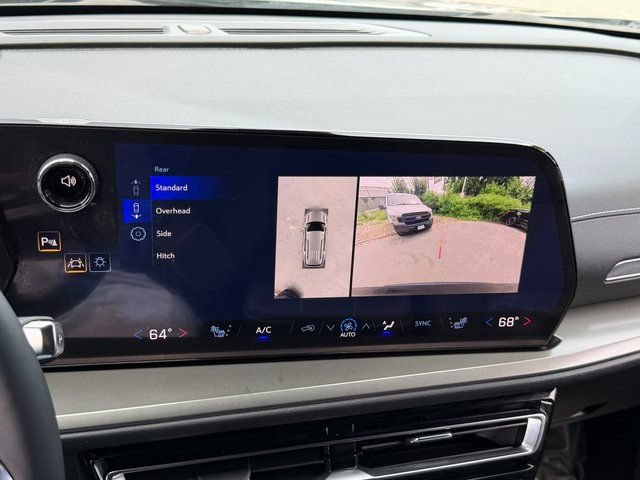 Used 2025 Chevrolet Traverse LT w/ Driver Confidence Package AWD/4WD image 22