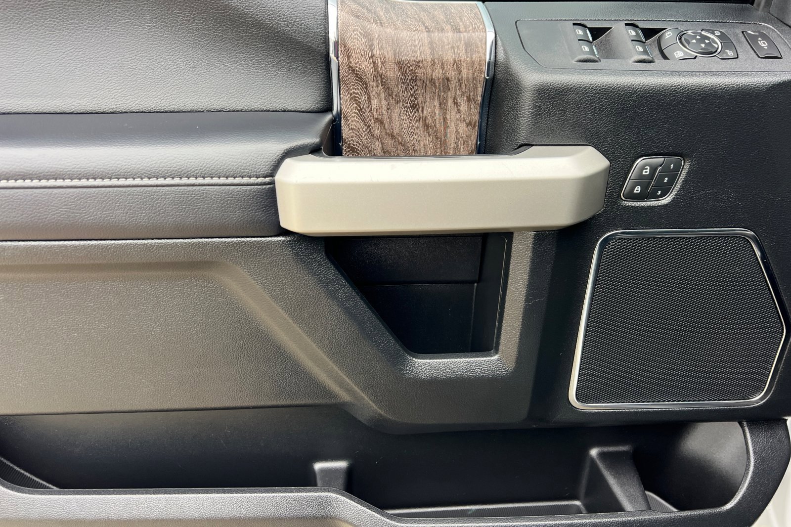 Certified 2019 Ford F250 Lariat image 12