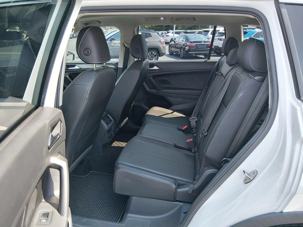 Used 2023 Volkswagen Tiguan SE w/ Panoramic Sunroof Package FWD image 13