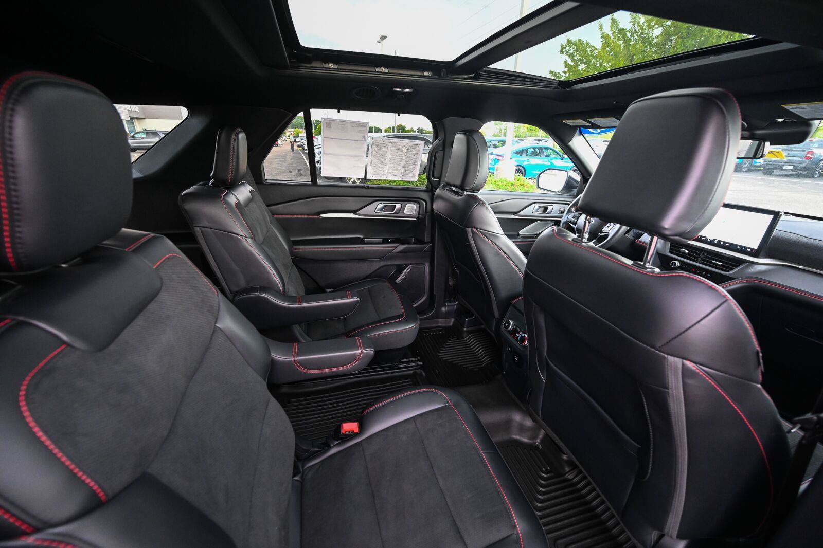 Certified 2025 Ford Explorer ST AWD/4WD image 29