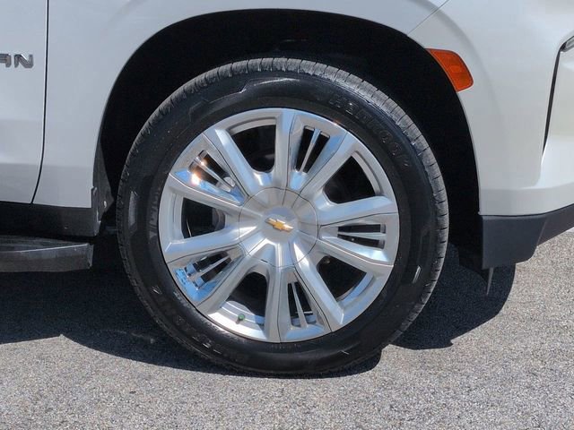 Used 2022 Chevrolet Suburban High Country image 11